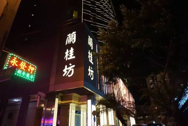 探秘小巷深处的独特小店，11月独立院校最新专设风采展示